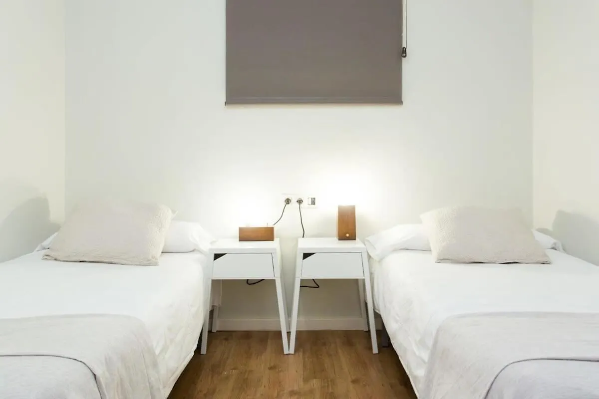 Bright And Modern 4Bedroom With Terrace In Las Ramblas P1 バルセロナ アパート