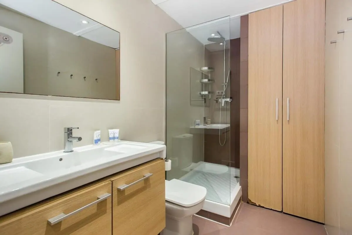Bright And Modern 4Bedroom With Terrace In Las Ramblas P1 バルセロナ スペイン