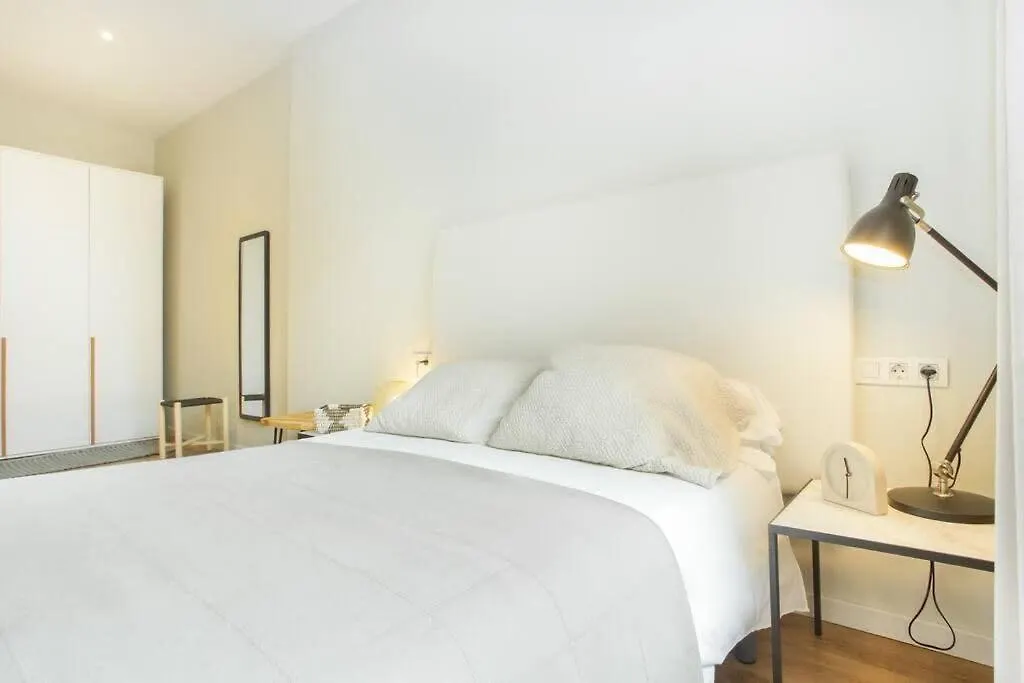 Bright And Modern 4Bedroom With Terrace In Las Ramblas P1 バルセロナ 0*,  スペイン